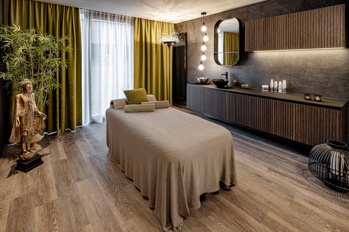 Una stanza dove si svolgono i trattamenti wellness allo Schwarzenstein Alpin & Spa Resort Trattamenti 100% naturali nelle Spa dei Belvita Leading Wellnesshotels Südtirol